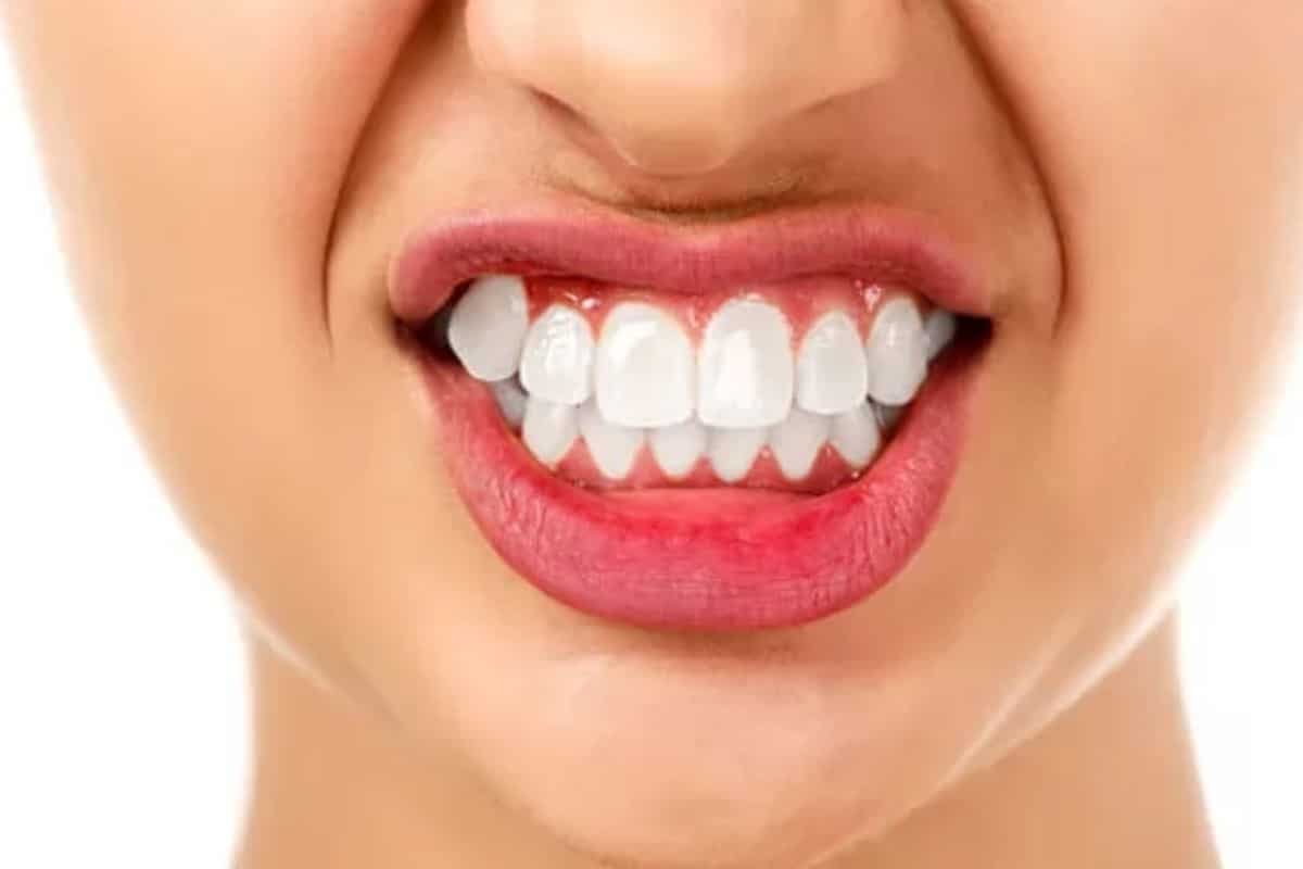 Tus sueños revelan secretos: significado de soñar con dientes blancos